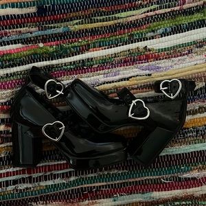 Dolls kill size 5 heels